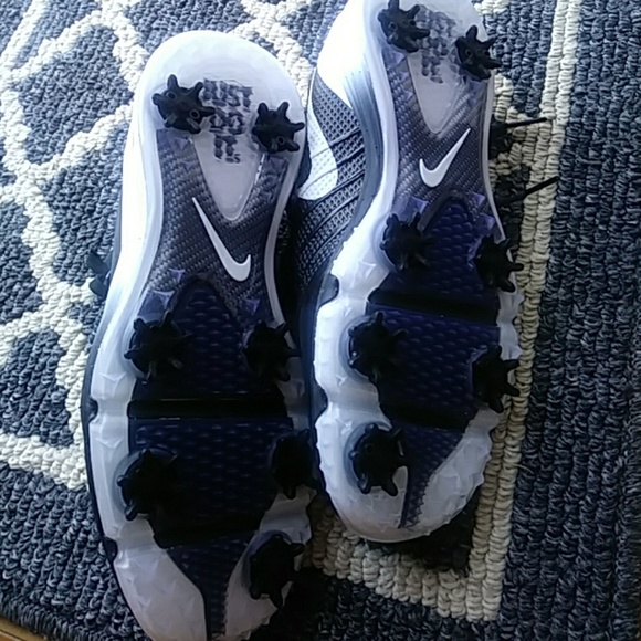 Nike womens cleats size 7.5 - Picture 3 of 4